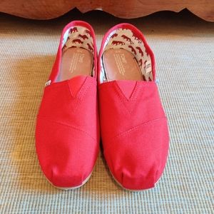NWOT Men's Red Toms size 12